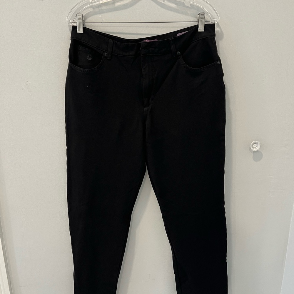 Gloria Vanderbilt Embroidered Black Denim Capri Jeans